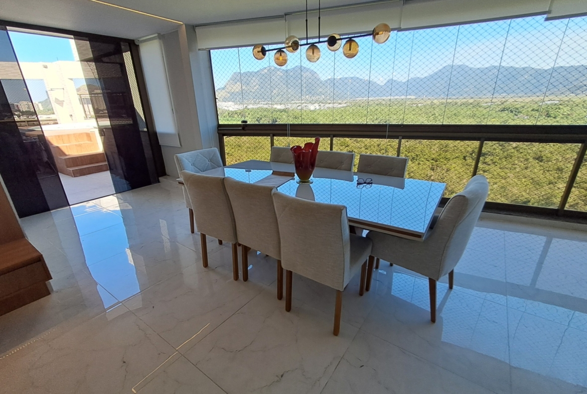 Cobertura Linear Porteira Fechada, com 180 m², 3 Suítes no Recreio dos Bandeirantes.