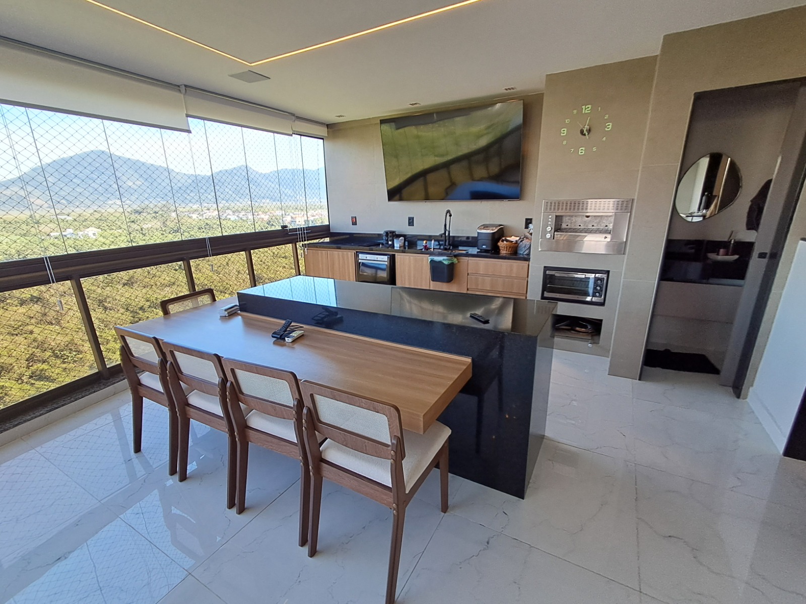 Cobertura Linear Porteira Fechada, com 180 m², 3 Suítes no Recreio dos Bandeirantes.