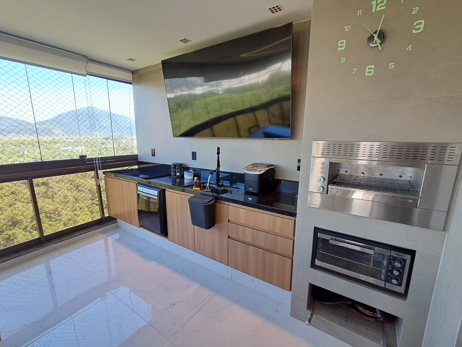 Cobertura Linear Porteira Fechada, com 180 m², 3 Suítes no Recreio dos Bandeirantes.