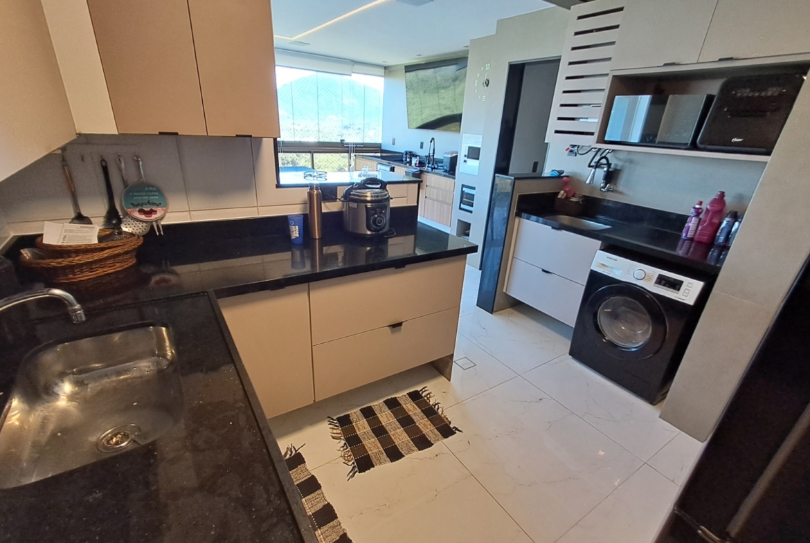 Cobertura Linear Porteira Fechada, com 180 m², 3 Suítes no Recreio dos Bandeirantes.