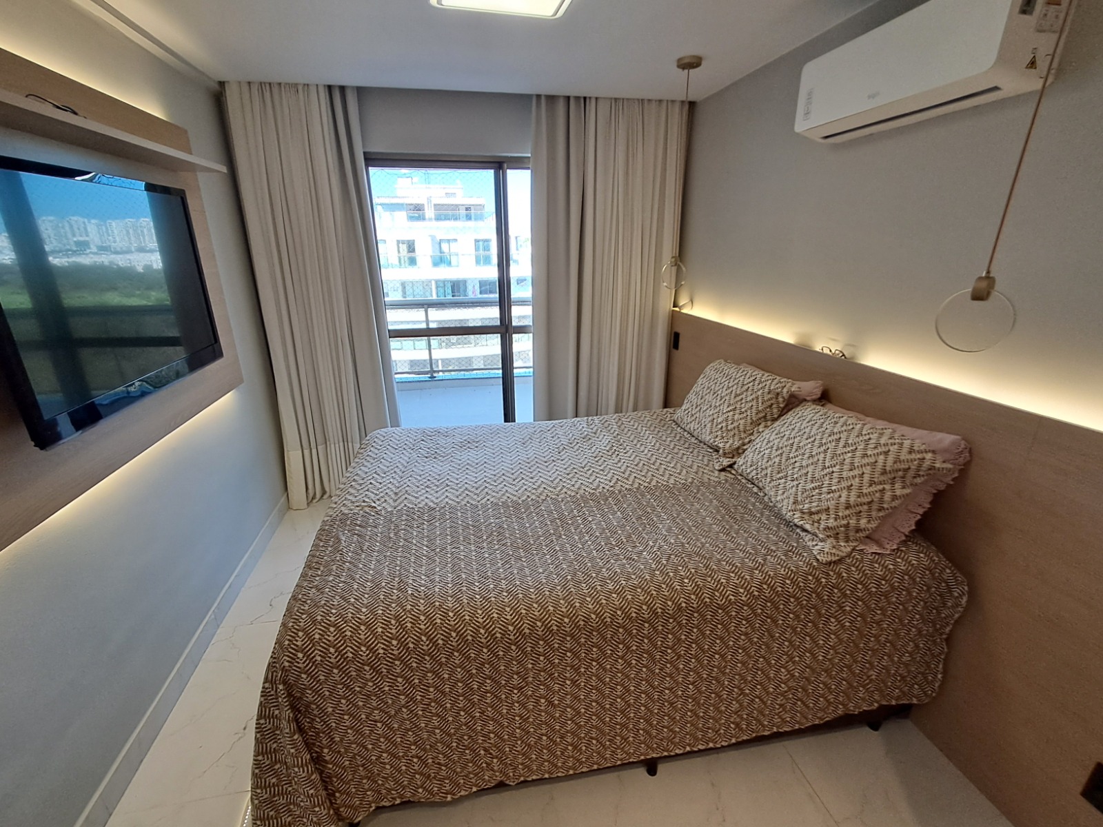 Cobertura Linear Porteira Fechada, com 180 m², 3 Suítes no Recreio dos Bandeirantes.