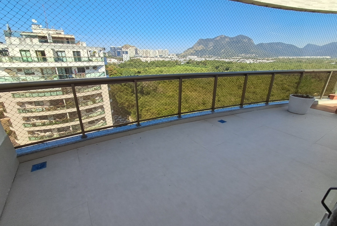 Cobertura Linear Porteira Fechada, com 180 m², 3 Suítes no Recreio dos Bandeirantes.
