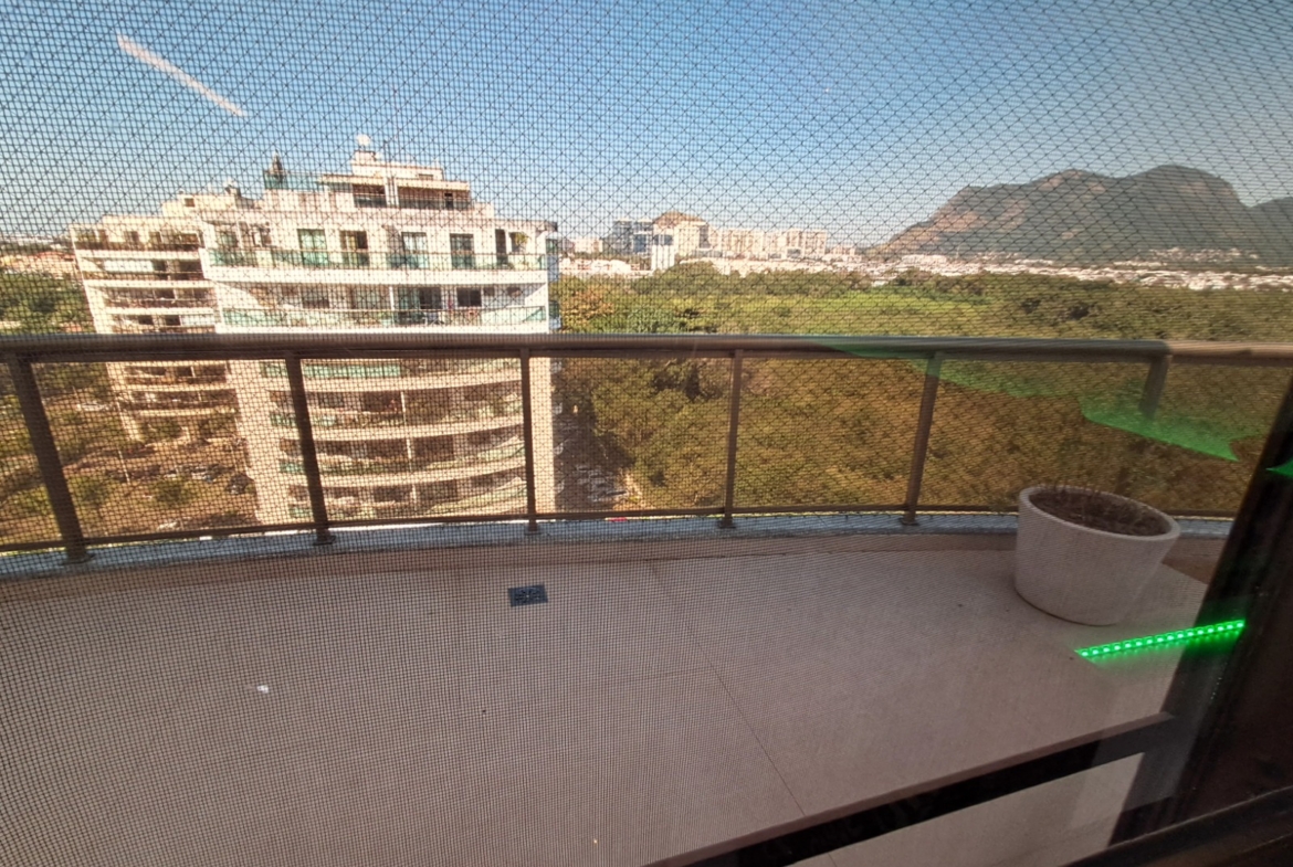 Cobertura Linear Porteira Fechada, com 180 m², 3 Suítes no Recreio dos Bandeirantes.