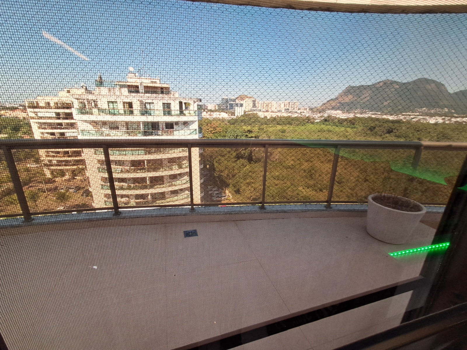 Cobertura Linear Porteira Fechada, com 180 m², 3 Suítes no Recreio dos Bandeirantes.
