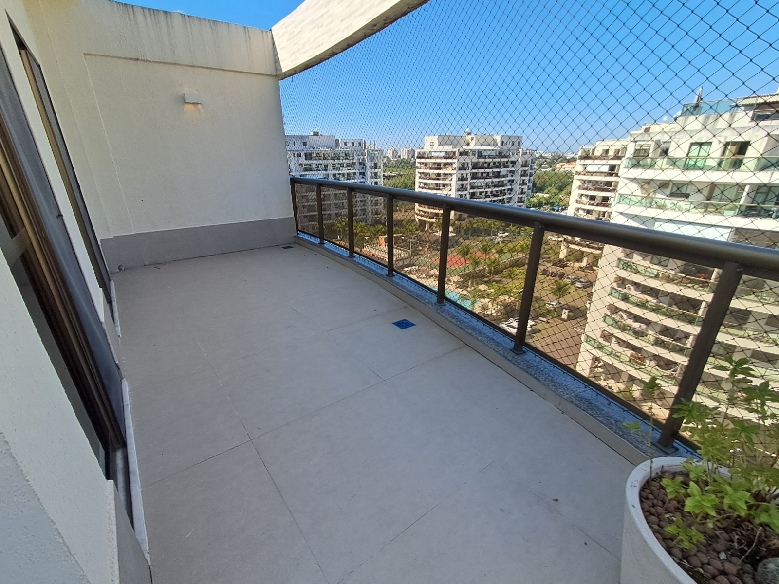 Cobertura Linear Porteira Fechada, com 180 m², 3 Suítes no Recreio dos Bandeirantes.