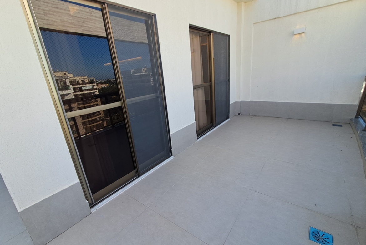 Cobertura Linear Porteira Fechada, com 180 m², 3 Suítes no Recreio dos Bandeirantes.